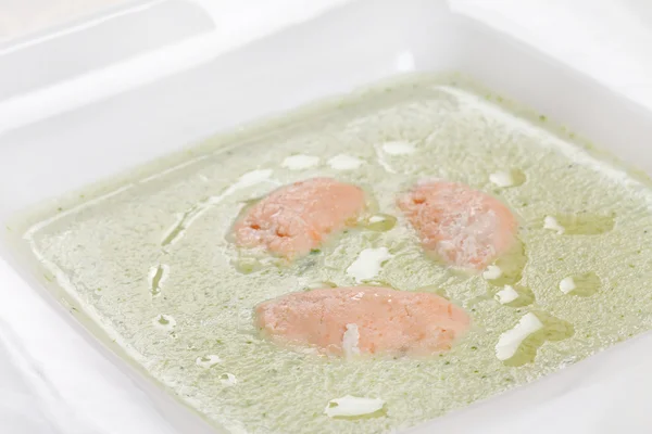 ウィット サーモンのクリーム スープ — ストック写真