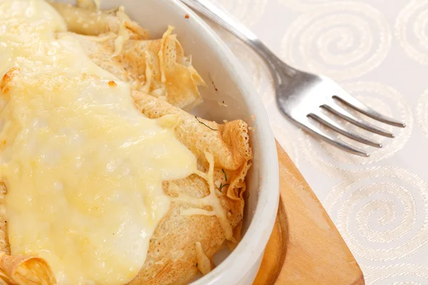 Pfannkuchen mit Käse — Stockfoto