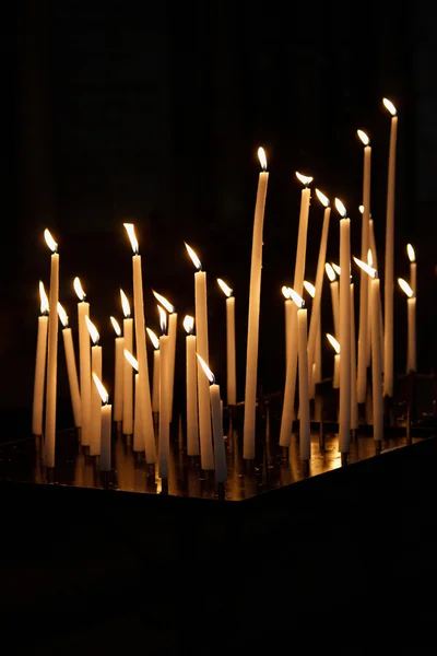 Candele in una chiesa — Foto Stock