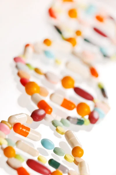 Tabletki izolowane na białym tle — Zdjęcie stockowe