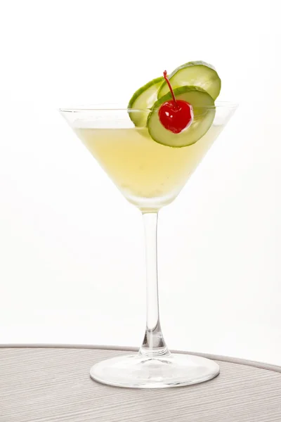 Cocktail mit Gurken — Stockfoto