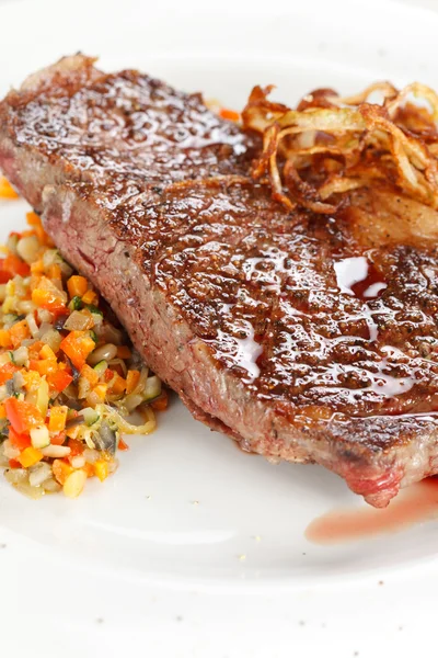 Grilled steak with vegetables — Stock Photo, Image