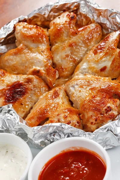 Chicken wings with sauce — Stock Photo, Image