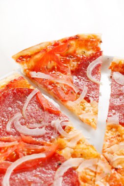salamlı pizza