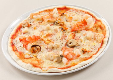 Deniz ürünleri pizza