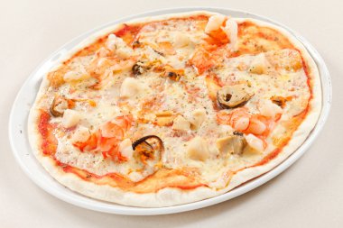 Deniz ürünleri pizza