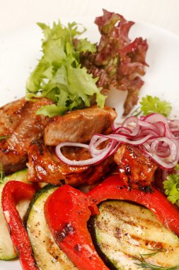 ızgara sebzeli et