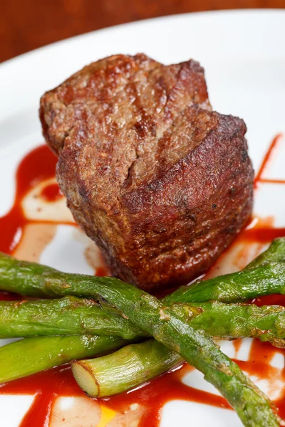 Gegrilltes Steak mit Gemüse — Stockfoto