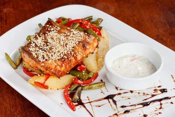 stock image Fish steak with vegetables