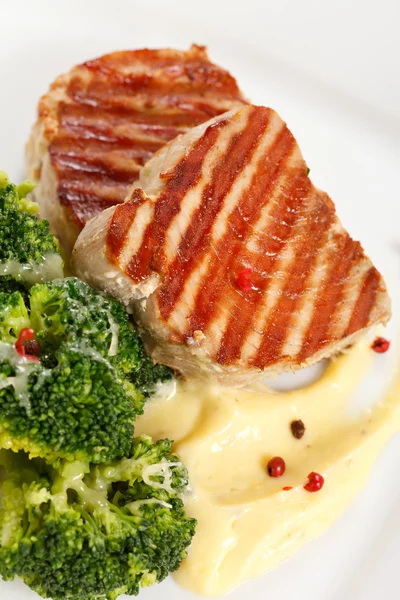 stock image Tuna steak with broccoli