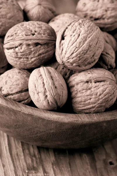 Walnuts in the dish — Stock Photo, Image