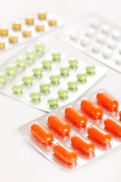 Различные виды таблеток — стоковое фото