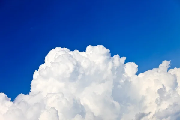 Blue sky with clouds — Stock Photo, Image