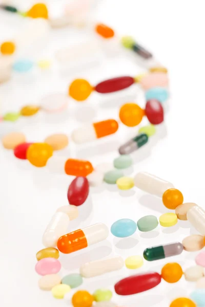 Comprimidos isolados sobre fundo branco — Fotografia de Stock