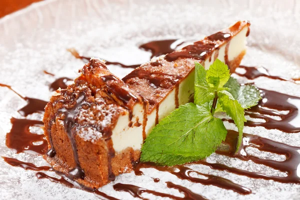 Cheesecake with Chocolate Sauce — Stock Photo, Image