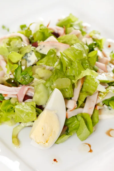 Gemischter Salat mit Ei — Stockfoto
