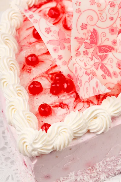 Heart-shaped cake — Stock Photo, Image