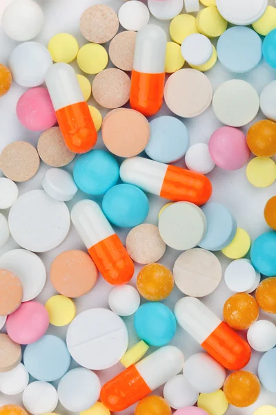 Barevné tablety s tobolkami — Stock fotografie
