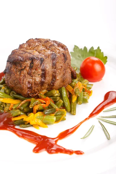 Grilovaný steak se zeleninou — Stock fotografie
