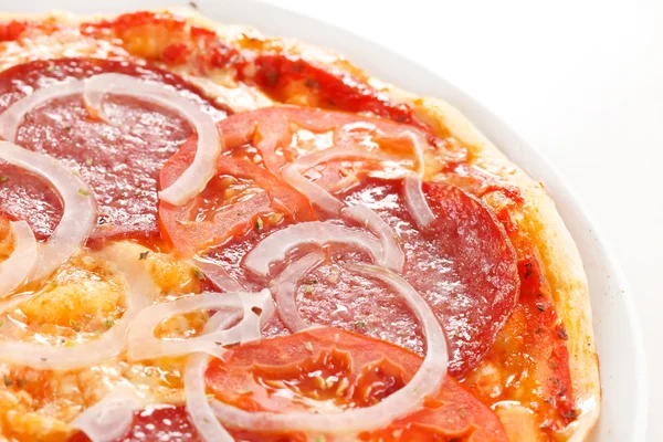 Pizza com salame — Fotografia de Stock