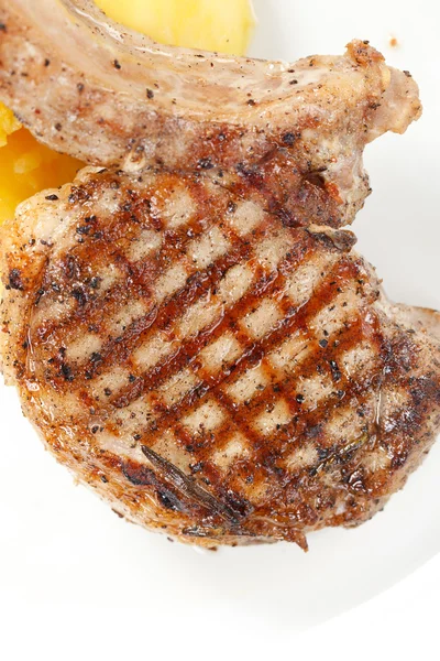 Steak burgonyával tálalva — Stock Fotó