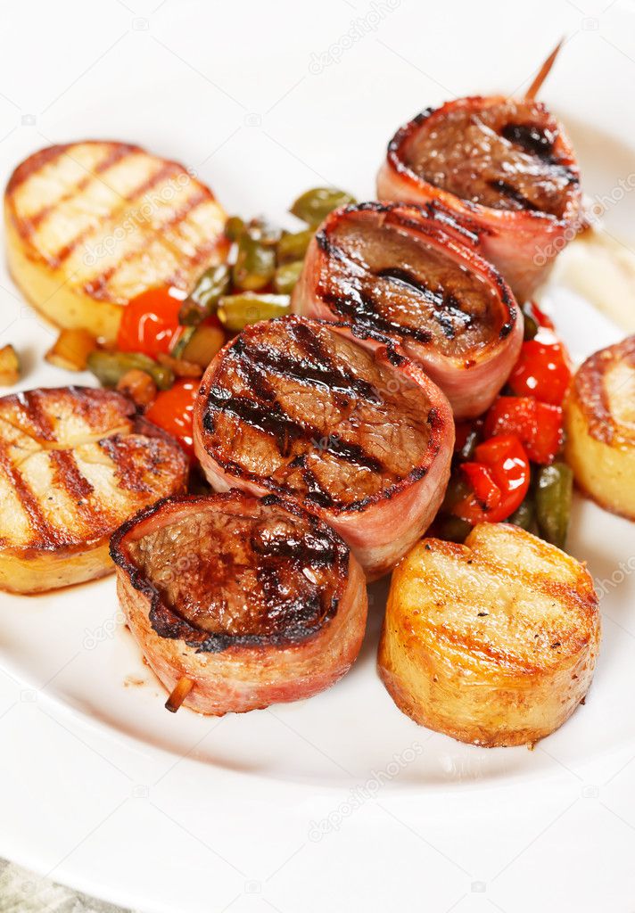 Grilled meat with vegetables