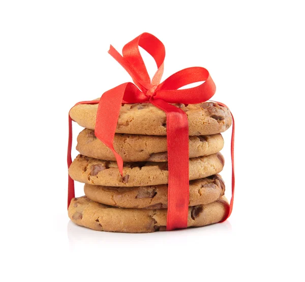 Biscoitos de chocolate de Natal amarrado fita vermelha — Fotografia de Stock