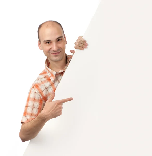 Mann zeigt auf leere Plakatwand — Stockfoto