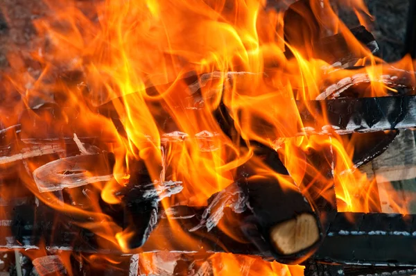 Trä brinner — Stockfoto