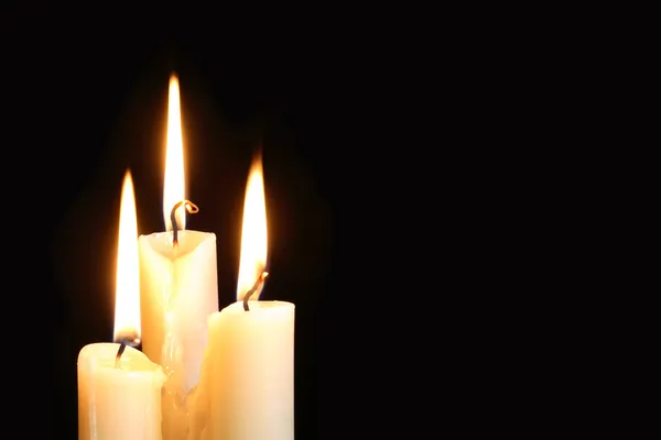 Kerzen auf schwarz — Stockfoto