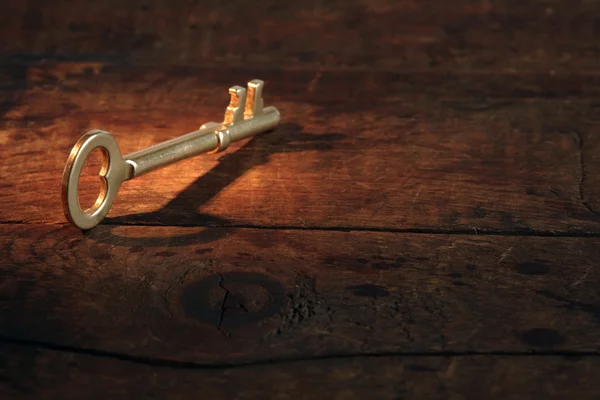 Klíč na dřevo — Stock fotografie