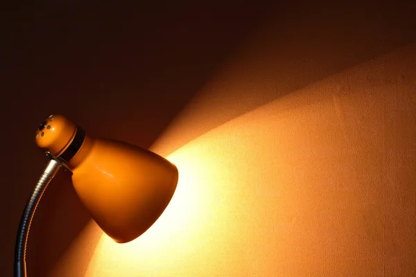 Lampe neben Wand — Stockfoto