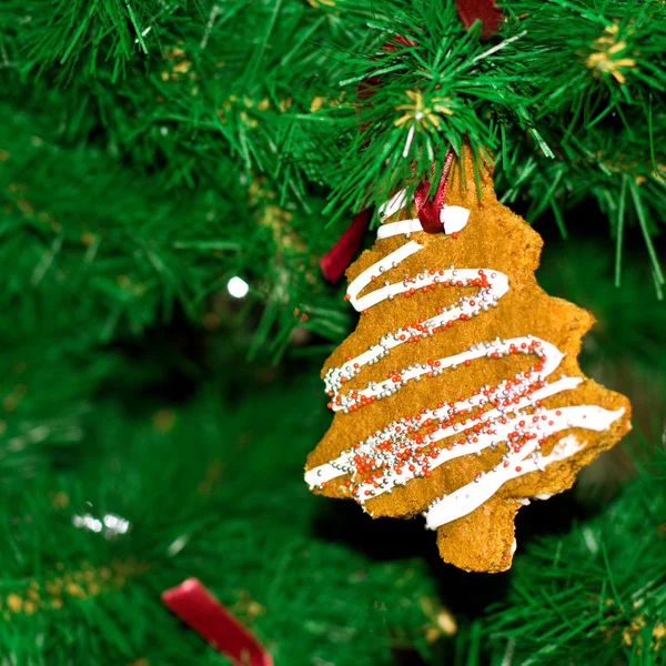 Bolos na árvore de Natal — Fotografia de Stock