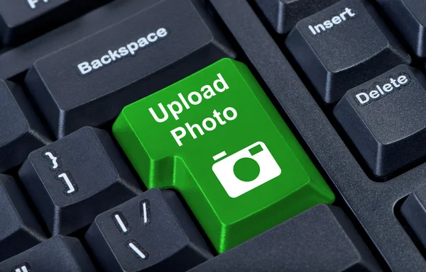 Teclado botón de carga con el icono de la cámara de fotos . —  Fotos de Stock