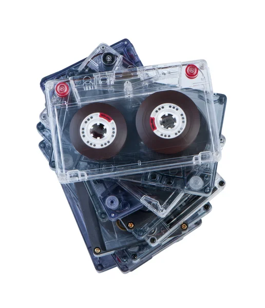 Stack audiocassette isolano su sfondo bianco vista dall'alto . — Foto Stock