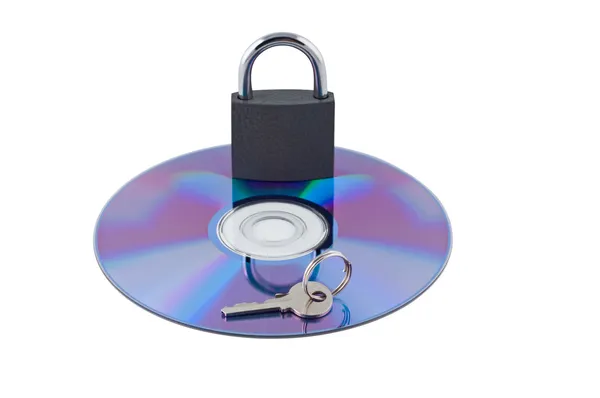 Lucchetto e chiave su cd isolati. Concetto sicurezza informatica . — Foto Stock