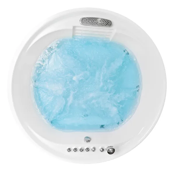 Jacuzzi rond avec eau bleue tourbillonnante isolé sur blanc — Photo