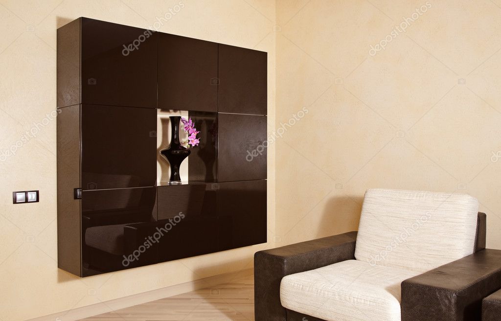 onderdeel van modern interieur met warme tinten met leunstoel en ... onderdeel van modern interieur met warme tinten met leunstoel en ...