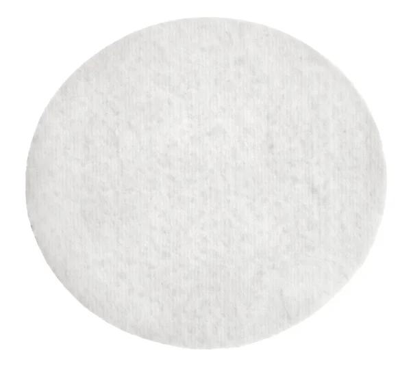 Ein rundes Baumwoll-Kosmetikkissen, isoliert auf weiß — Stockfoto