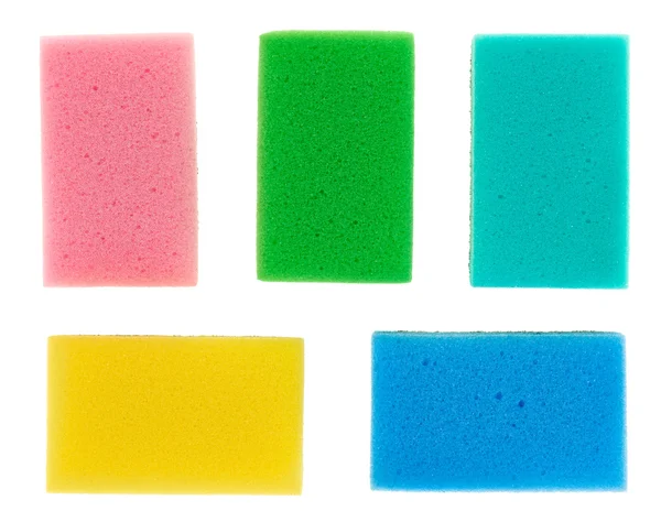 Пять разноцветных целлюлозных кухонных губок, изолированных на белом — стоковое фото