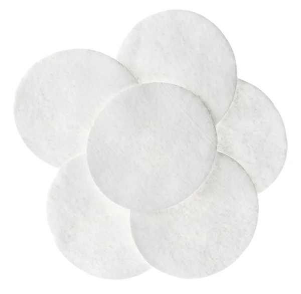 Bαμβακερή στρόγγυλη καλλυντικά μαξιλάρια, απομονωμένα σε λευκό — Φωτογραφία Αρχείου