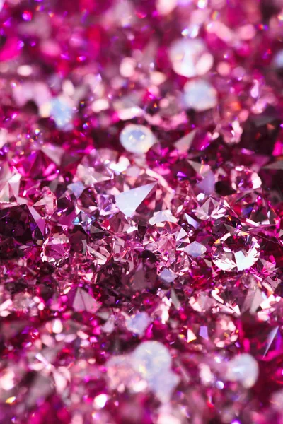 Viele kleine Rubin-Diamanten, luxuriöser Hintergrund, geringe Tiefe — Stockfoto