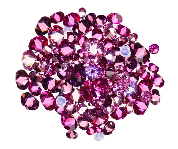 Viele kleine Rubin-Diamanten (Juwelen) -Steinhaufen isoliert auf weiß — Stockfoto