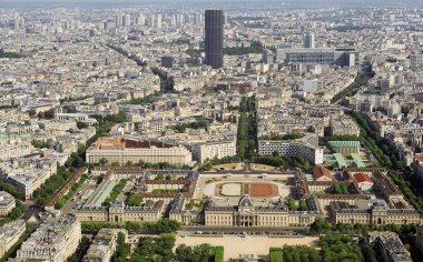 Paris'e bir tur d'Eiffel yükseklikten