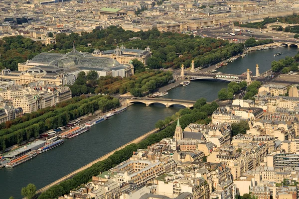 Tipo para Paris a partir de Tour d 'Eiffel altura — Fotografia de Stock