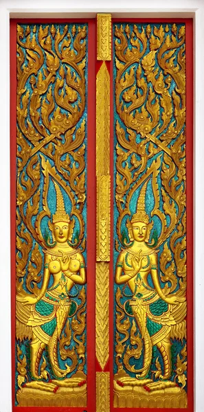 Dřevěné dveře se zlatem v thajském chrámu — Stock fotografie