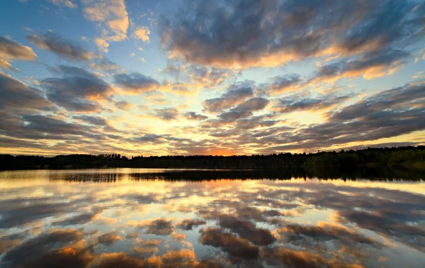Mooie daling op lake, Wit-Rusland — Stockfoto