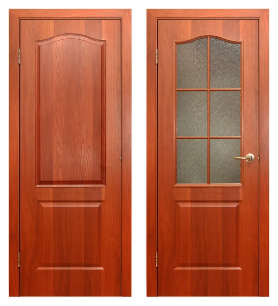 Деревянная дверь изолирована на белом — стоковое фото