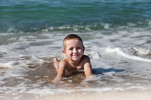 Child boy on sea beach — Stock Photo, Image