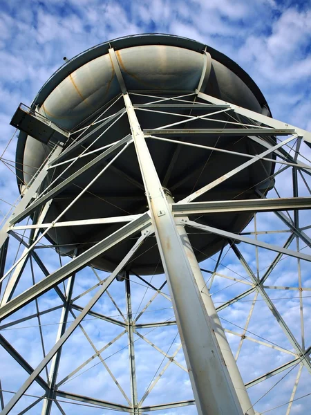 Alter eiserner Wasserturm — Stockfoto